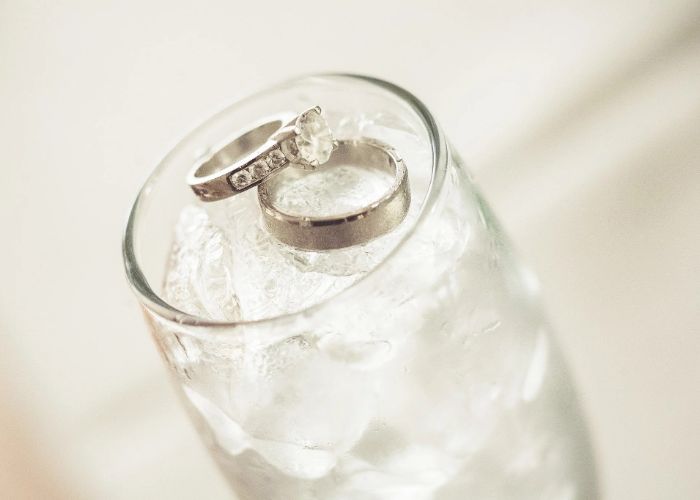 عکس حلقه ازدواج با یخ
